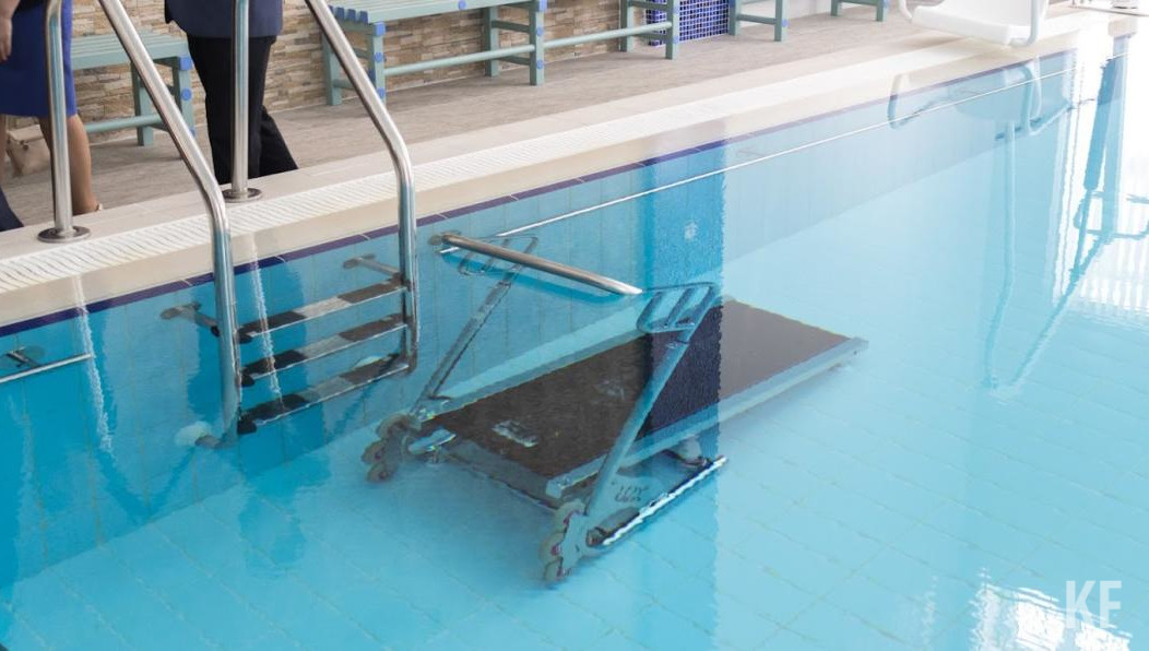 Следственные органы взяли пробы воды из бассейна отеля на экспертизу.