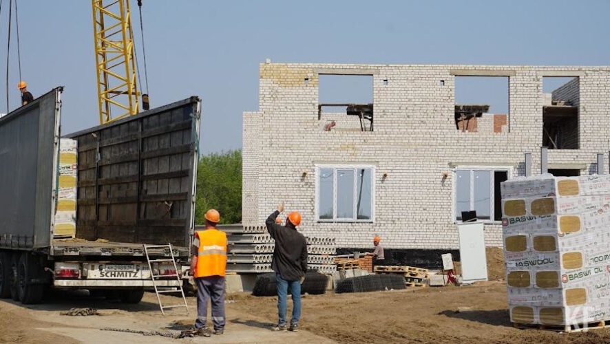 Также будет построен гараж для семи автомобилей.