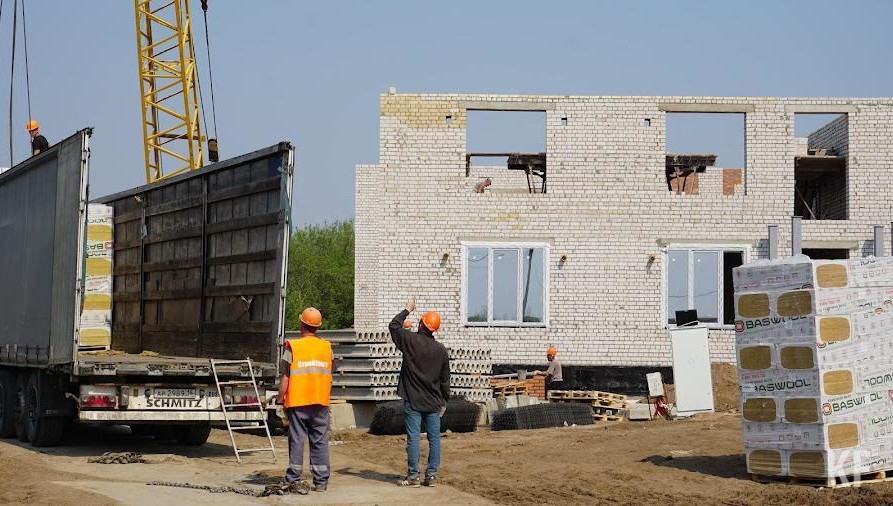 Также будет построен гараж для семи автомобилей.