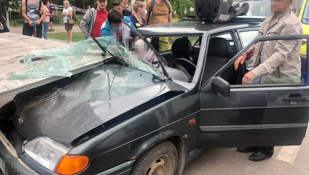 Легковушка впечаталась в автомобиль