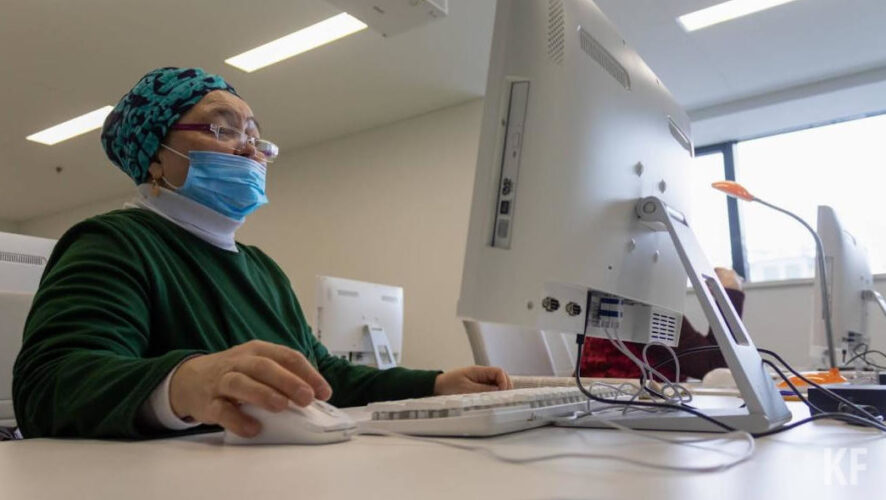 Специалист рассказала о праве работающих пенсионеров на пособие при сокращении штата.