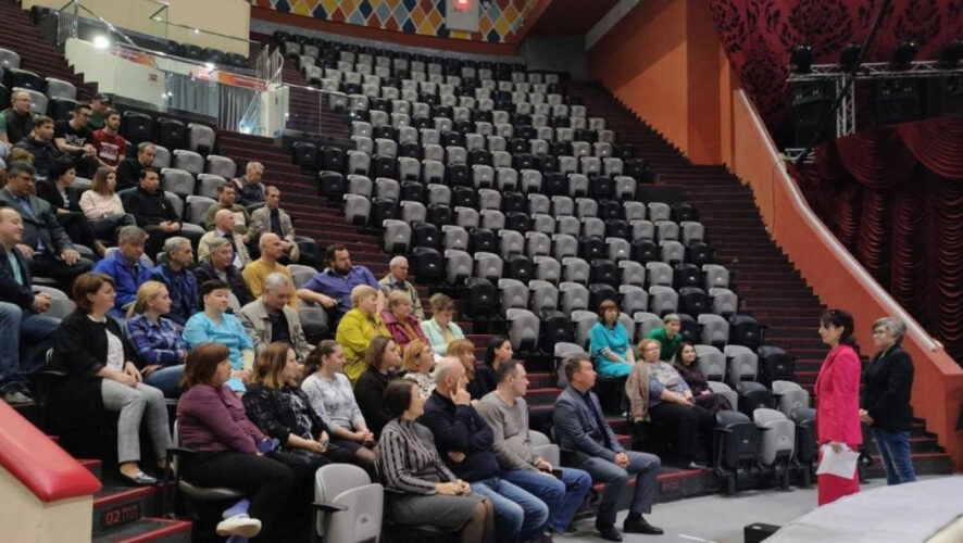 Она имеет огромный опыт работы в цирковом искусстве