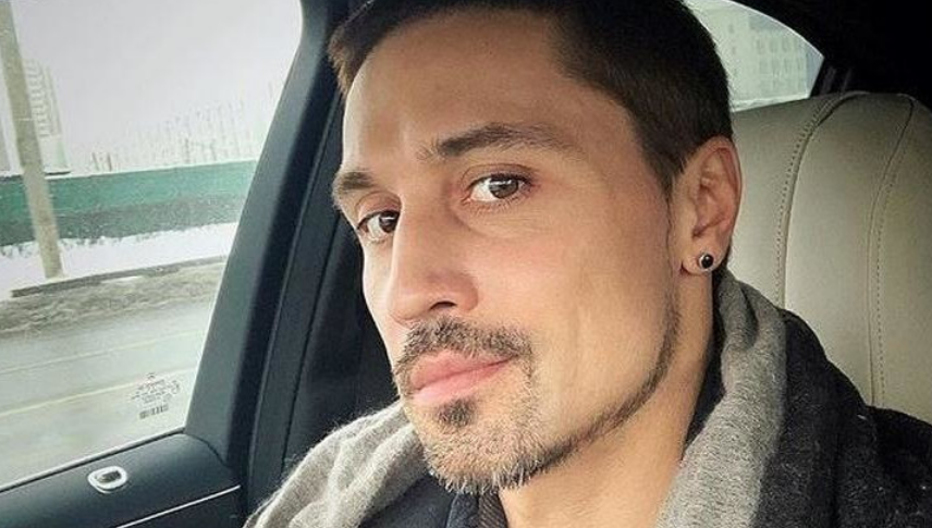 Певец собрал полный зал.