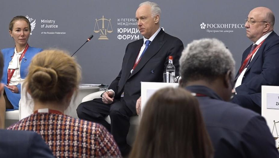 Блогерша выплатила 10 млн рублей из 918