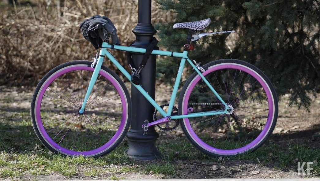 В костюмированном заезде примут участие любительницы спорта и их кавалеры.