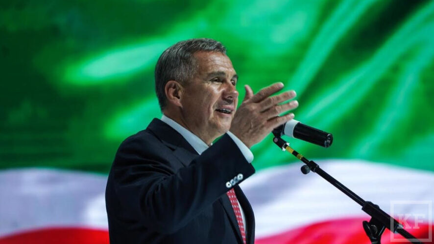 Татарстан уверенно идет впeред и вносит огрoмный вклад в страну.