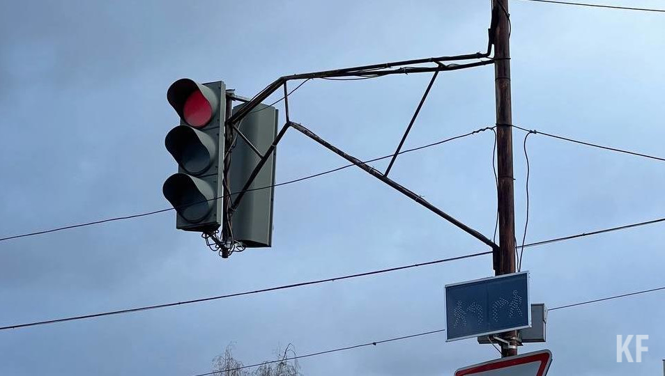 Полицейские ведут поиски водителя