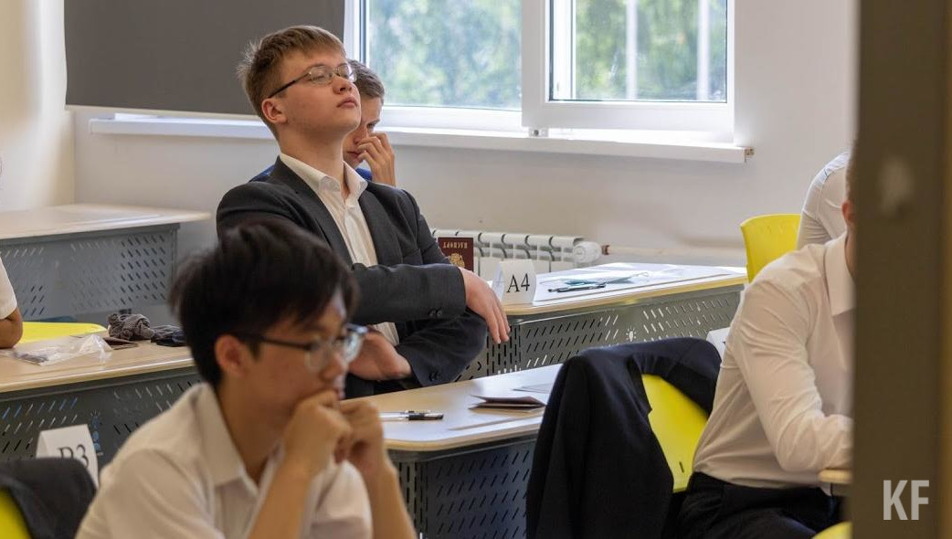 Экзамен по этому предмету сдавали больше 15 тысяч человек.