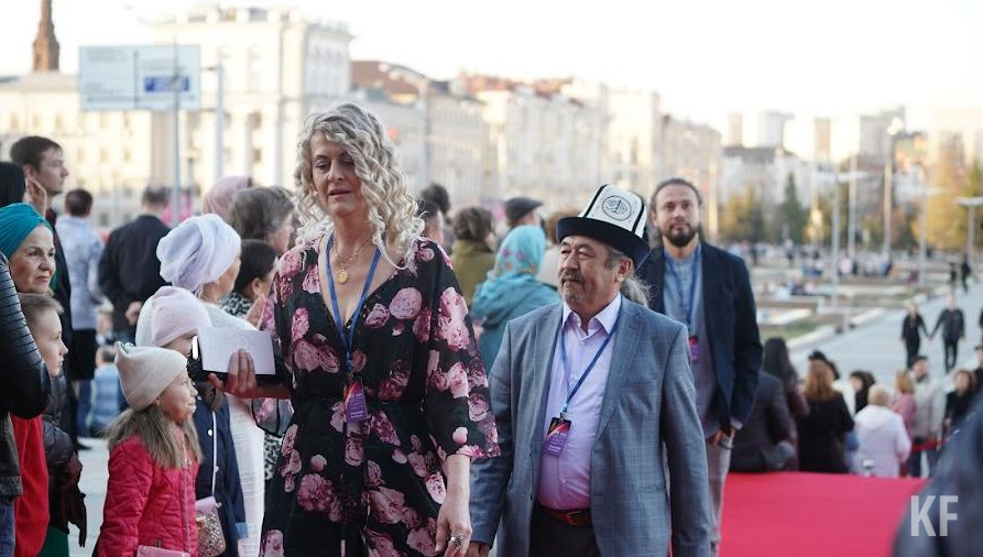 Деятелей из страны