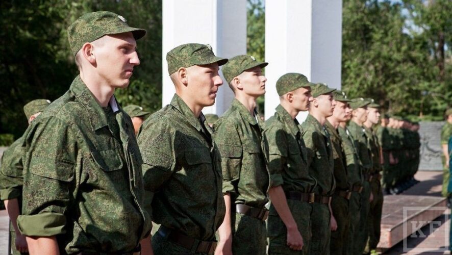 22 жителя Нижнекамска отправились сегодня в армию – это первые проводы молодых людей во время нынешней весенней призывной кампании