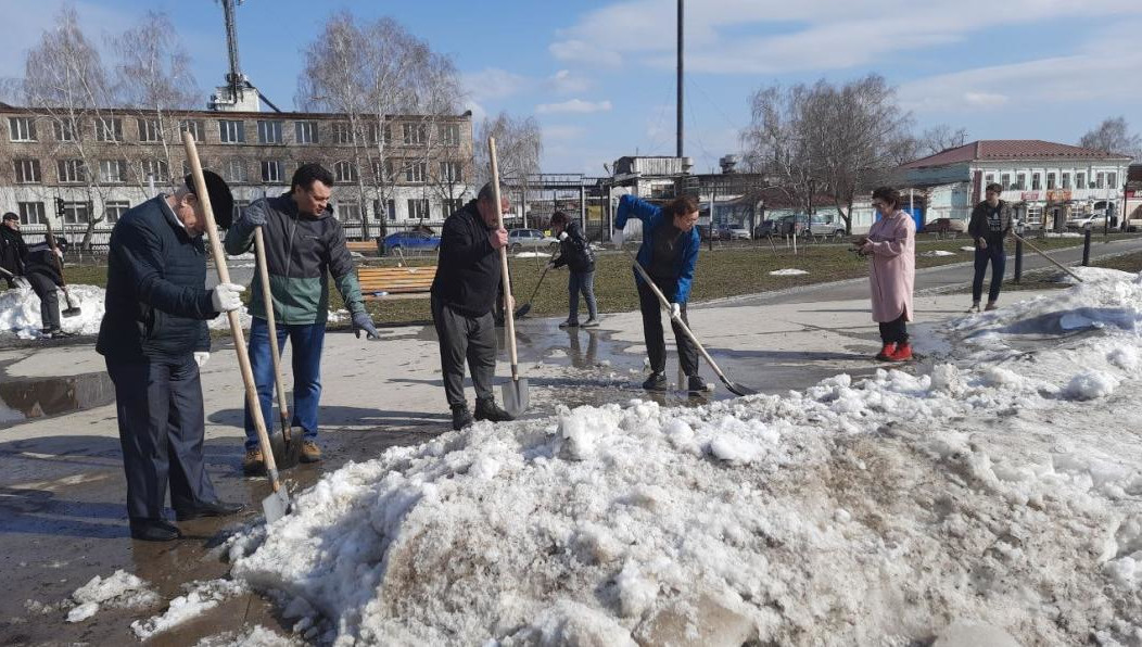 Глава района решил присоединиться к уборке территории