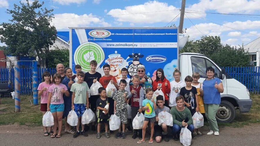 Семьям раздали 57 наборов продукции общим весом 315 килограмм.