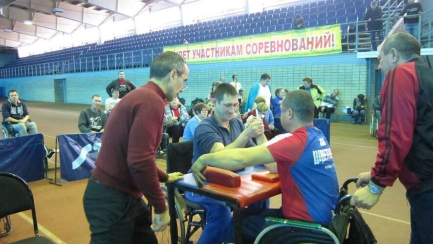 Победителями в своих категориях в чемпионате Татарстана по армспорту стали инвалиды из Чистополя.