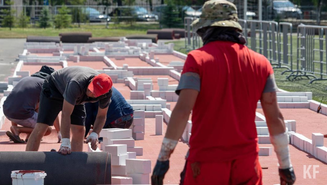 Для выполнения работ промальпинист прибыл в Калининградскую область.