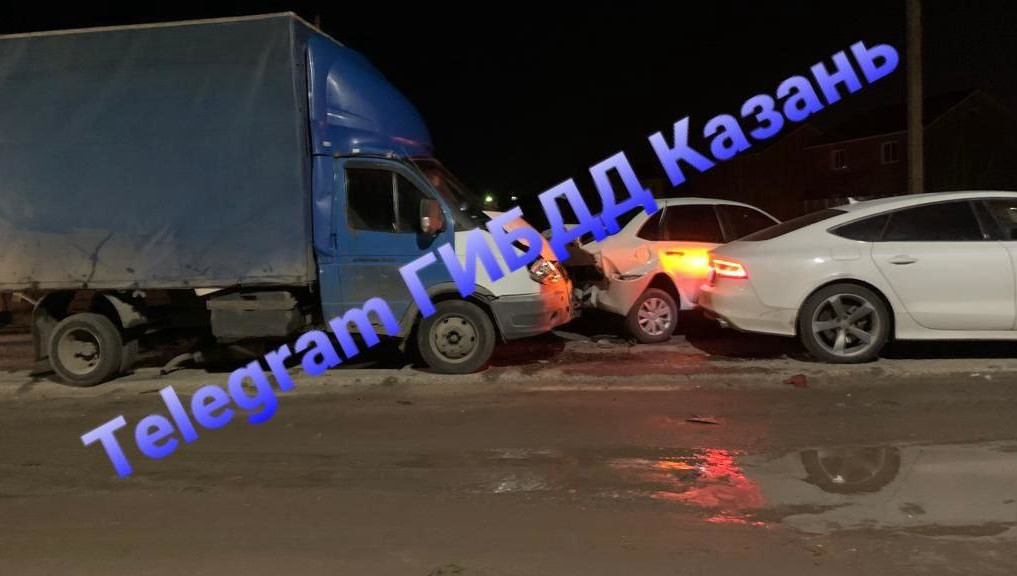 Сначала мужчина врезался на «Шевроле»