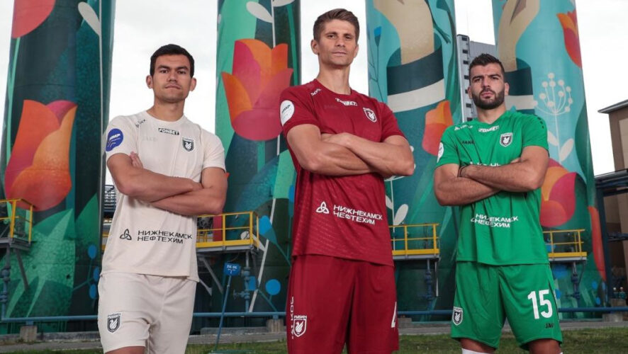 Комплекты доступны в трех цветовых вариантах - зеленом