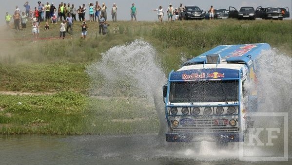 Гонщик российской команды «КАМАЗ-Мастер» Антон Шибалов стал вторым по итогам второго этапа ралли «Дакар»-2014 в зачете грузовиков