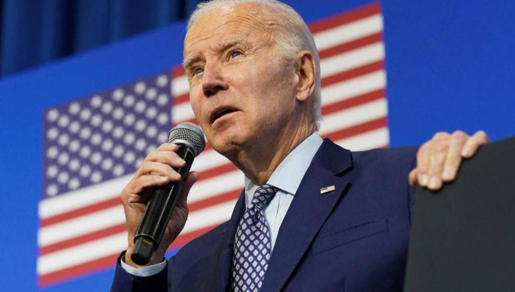 Также президент США раскритиковал и Дональда Трампа.