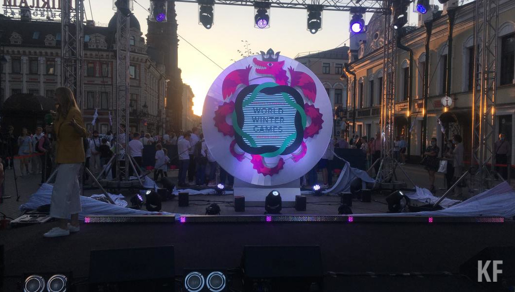 Стелу установили на улице Баумана.