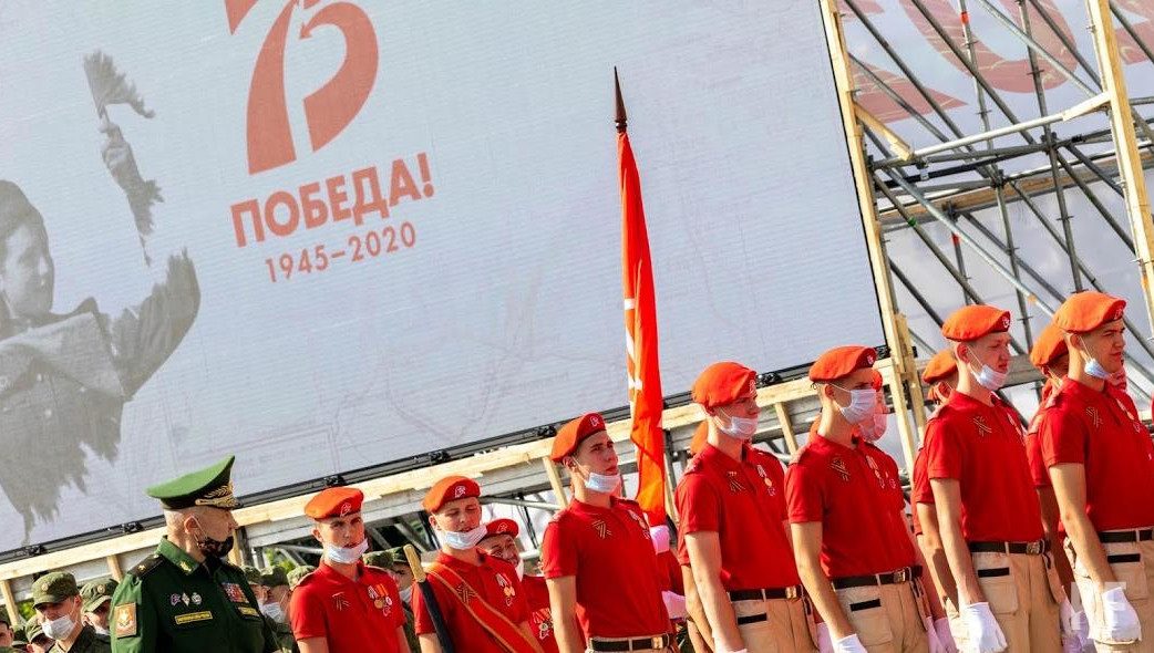 Президент Татарстана выступил на Параде Победы с обращением к жителям.