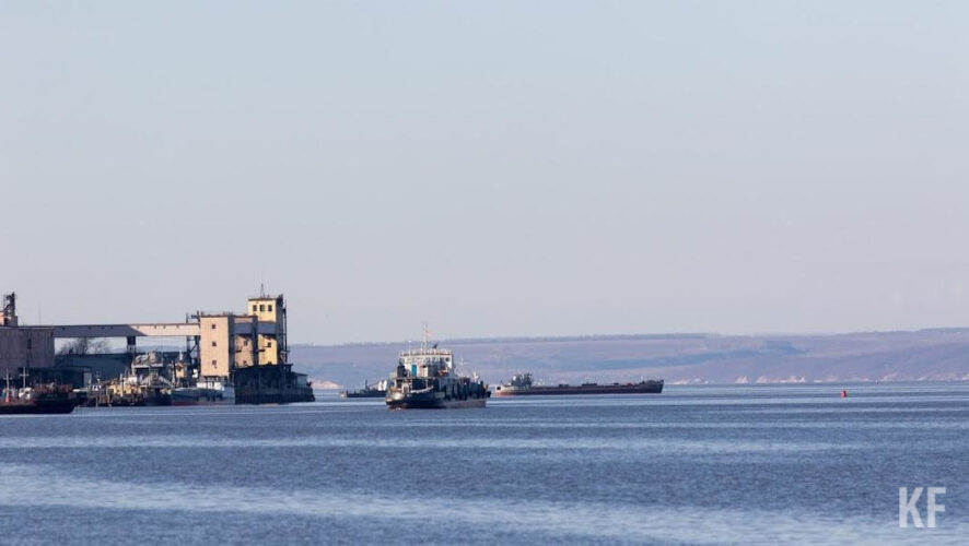 Судно застряло на границе Спасского района с Ульяновской областью.
