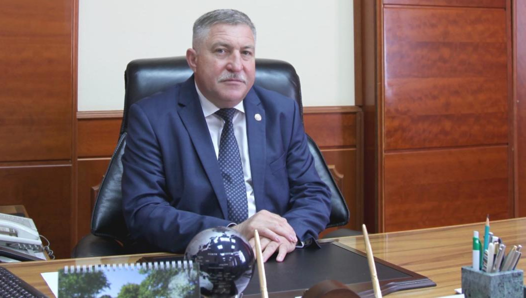 Рягат Хусаинов улучшил позиции.