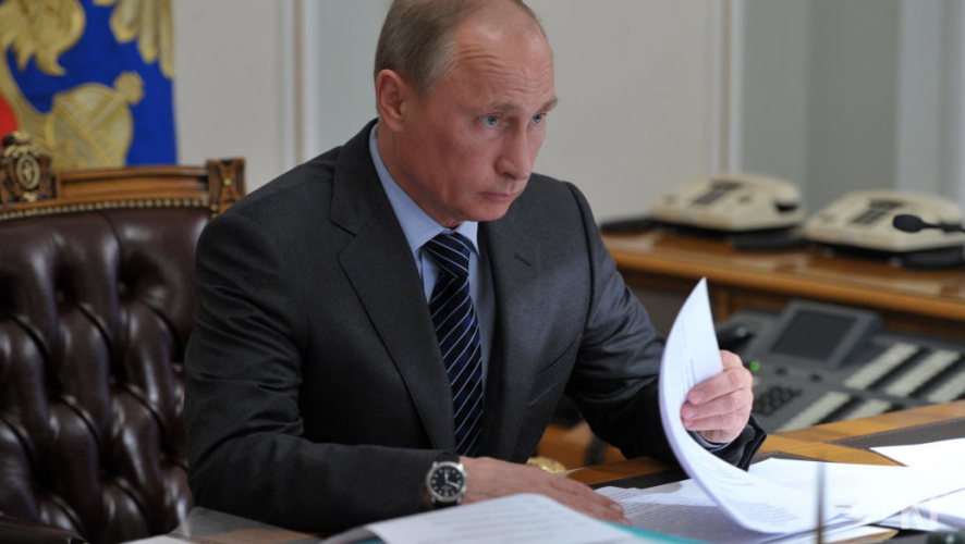 Закон о повышении пенсий подписан Владимиром Путиным.