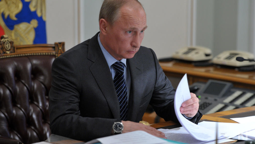 Закон о повышении пенсий подписан Владимиром Путиным.
