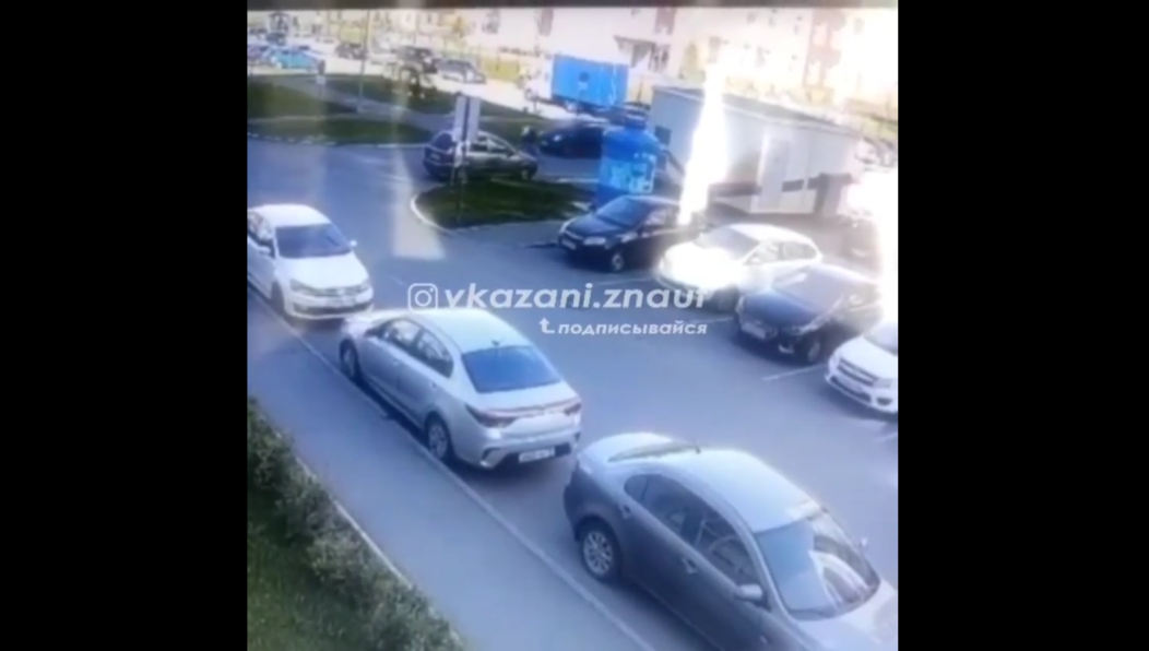 Момент попал на камеру