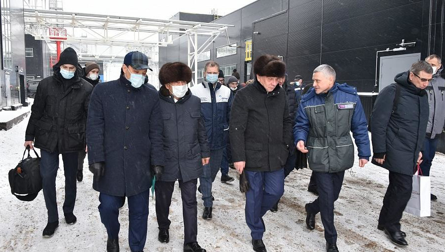 Заместитель председателя правительства России побывал на заводе по производству углеродного волокна и провел совещание на тему импортозамещения композитных материалов в отраслях промышленности.