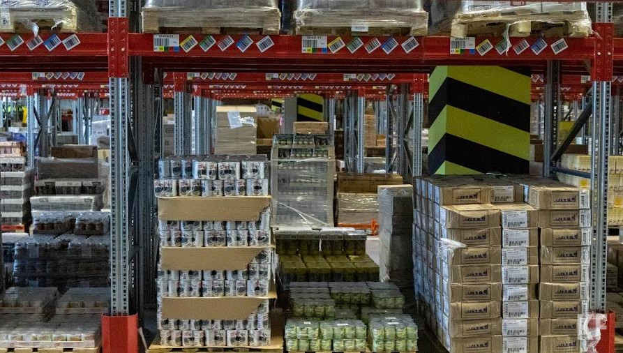 Это связано с укреплением рубля.