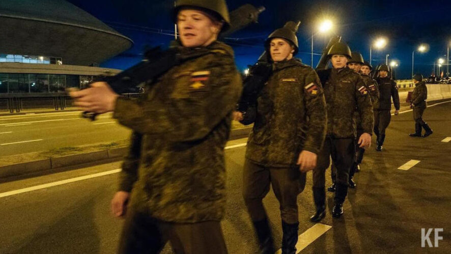 Инициатива вернуть двухлетний срок службы была у депутатов Госдумы.