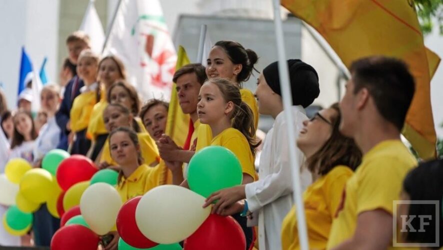 В праздник молодежи Рустам Минниханов познакомил активистов с их министром.