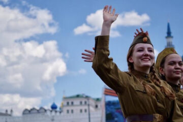 Казань отпраздновала 9 мая со слезами на глазах и гордостью в сердце.