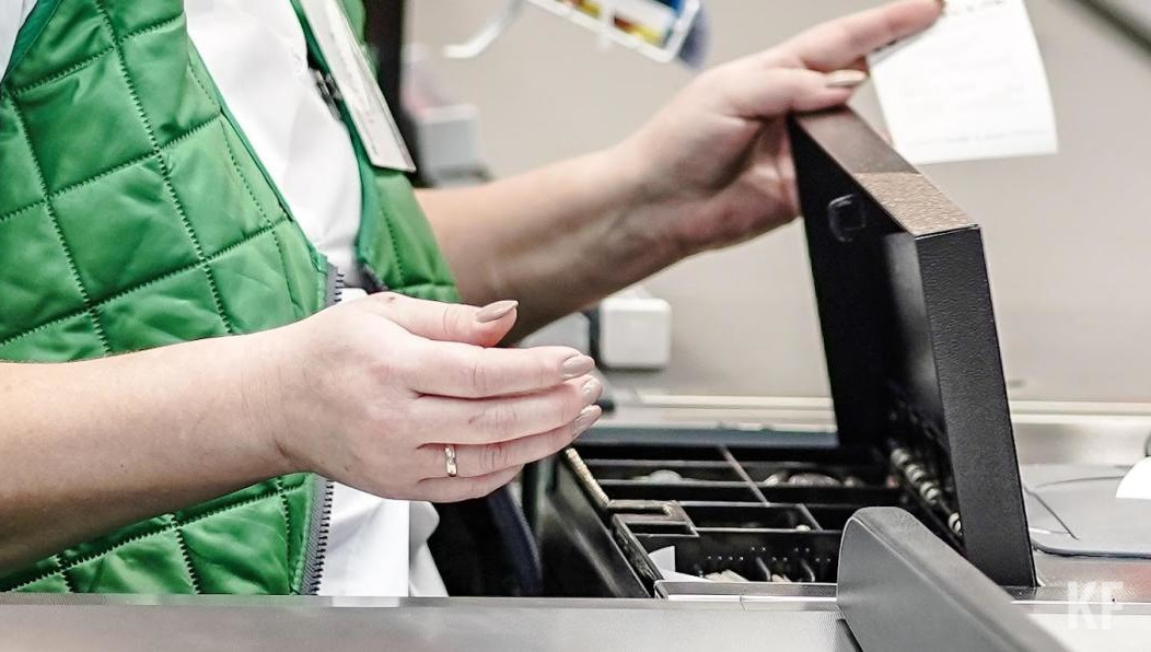 Житель Ижевска ударил женщину бутылкой по голове и потребовал деньги.