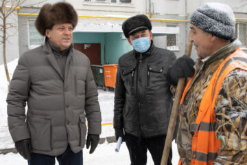 Мэр Казани проконтролировал уборку снега во дворах Ново-Савиновского района.