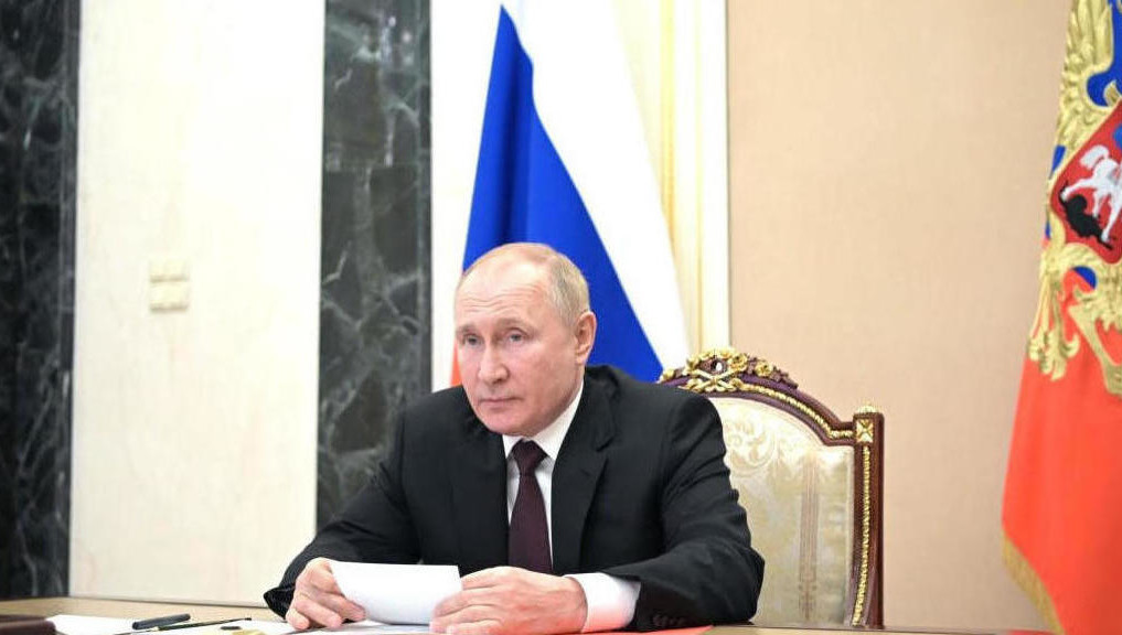 Указом правительству поручили подготовить план праздничных мероприятий.