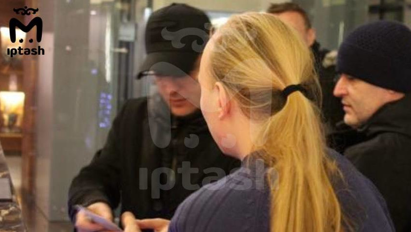 Подпись поп-легенды была получена в декабре 2019 года после концерта в Минске.