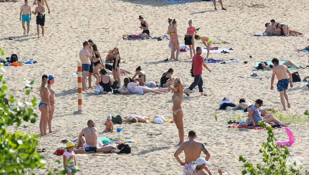 Долгое пребывание на солнце грозит рисками теплого или солнечного удара.