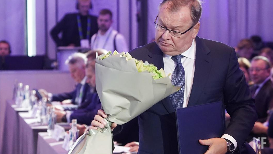 Глава ВТБ уверен в необходимости полного ухода от зарубежной системы передачи информации и совершения платежей.