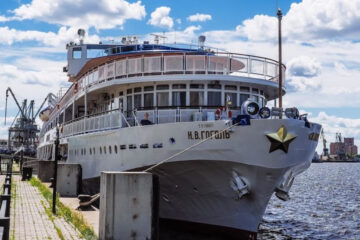 В речном порту Казани разрешили швартовать четырехпалубные пассажирские суда.