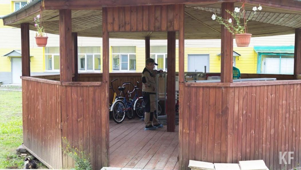 Учреждение работает с 2014 года в деревне Старые Зюри.