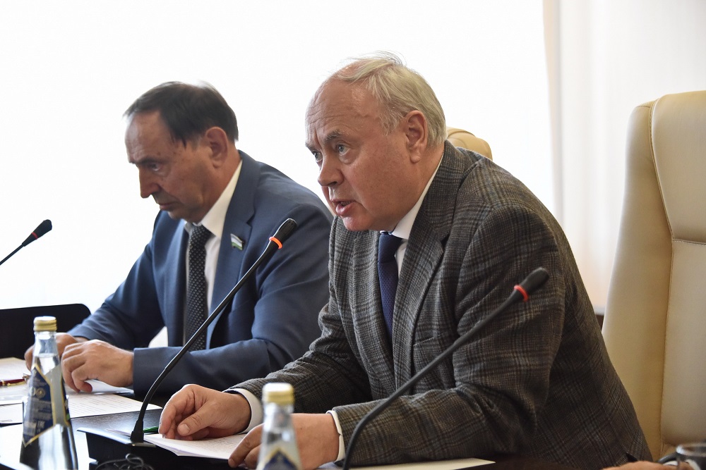 которые должны остановить печальную тенденцию к снижению уровня владения национальными диалектами.