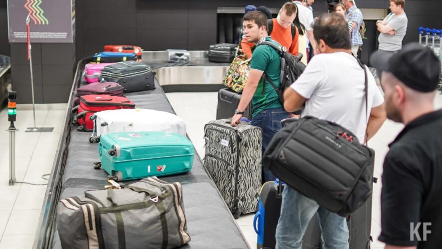 На полуострове работает паромная переправа.