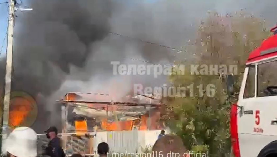 Горожане заметили черный густой дым