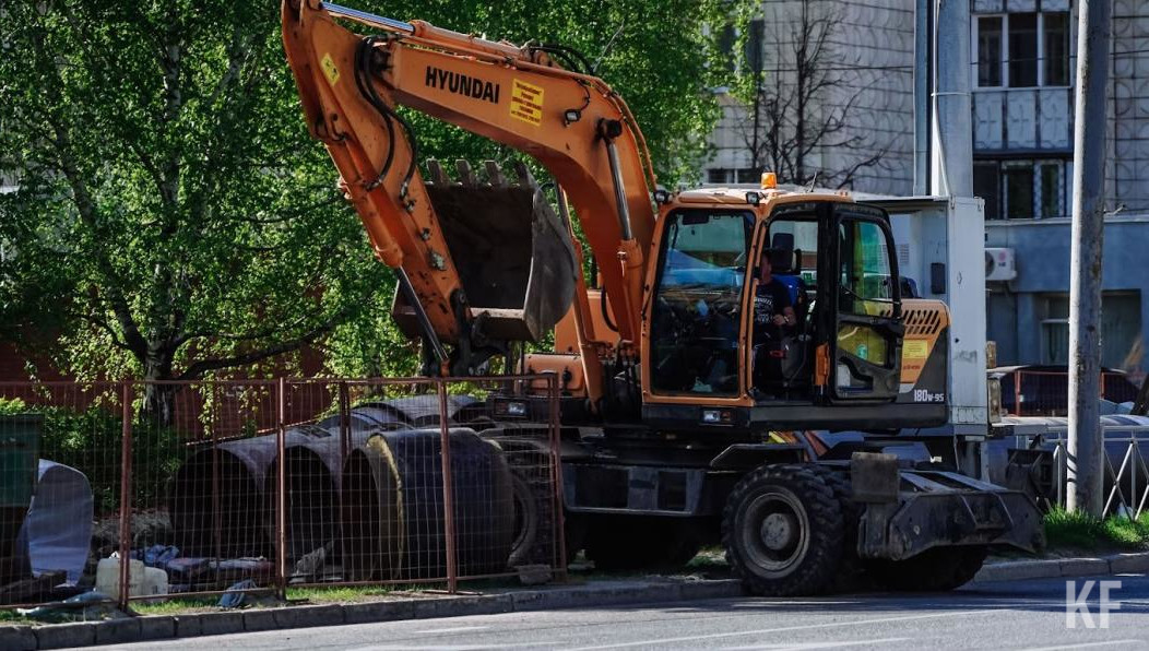 Работы нужно успеть сделать с момента заключения контракта и и до конца октября.