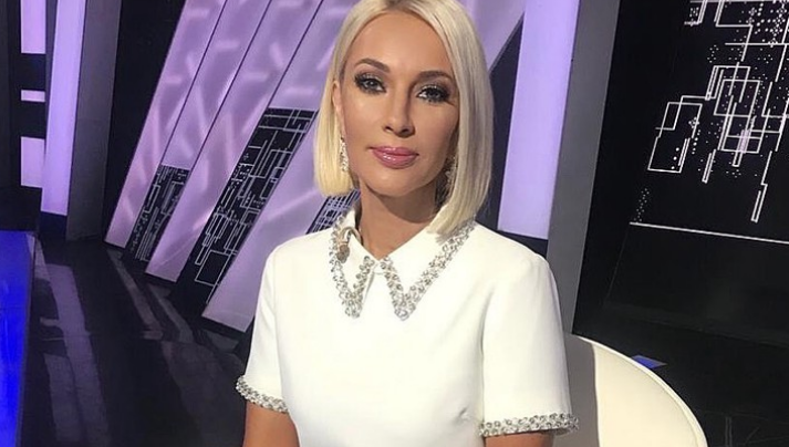 Телеведущая уже выписалась из больницы и находится дома.