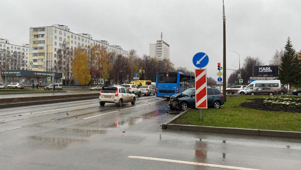 Пострадали двое парней.