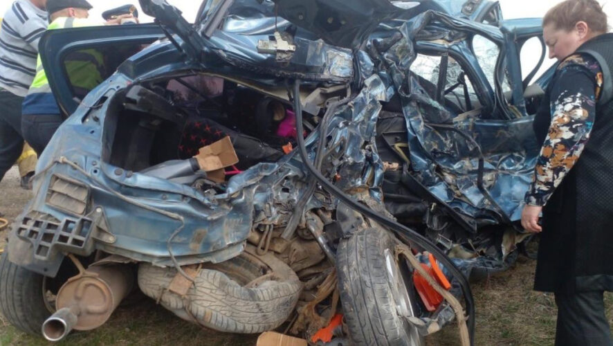 Водитель не успела завершить обгон на трассе.