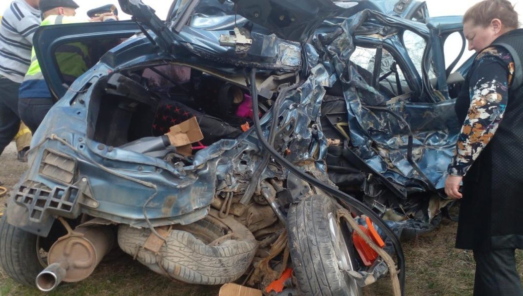 Водитель не успела завершить обгон на трассе.